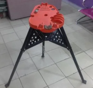 RIDGID 40130 40-A PORTABLE TRISTAND FOR 1/2″ – 2.1/2″ YOKE VISE