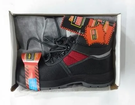 EAGLE SAFETY SIZE 45 BOOT - Image 4