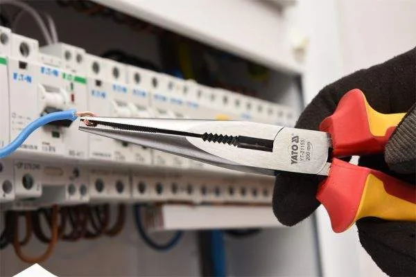 YATO YT-21155 1000V, 8'' (200MM) INSULATED LONG NOSE PLIERS - Image 2