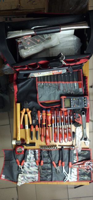 FACOM 74PC CUSTOM-BUILT ELECTRICIANS TOOL KIT