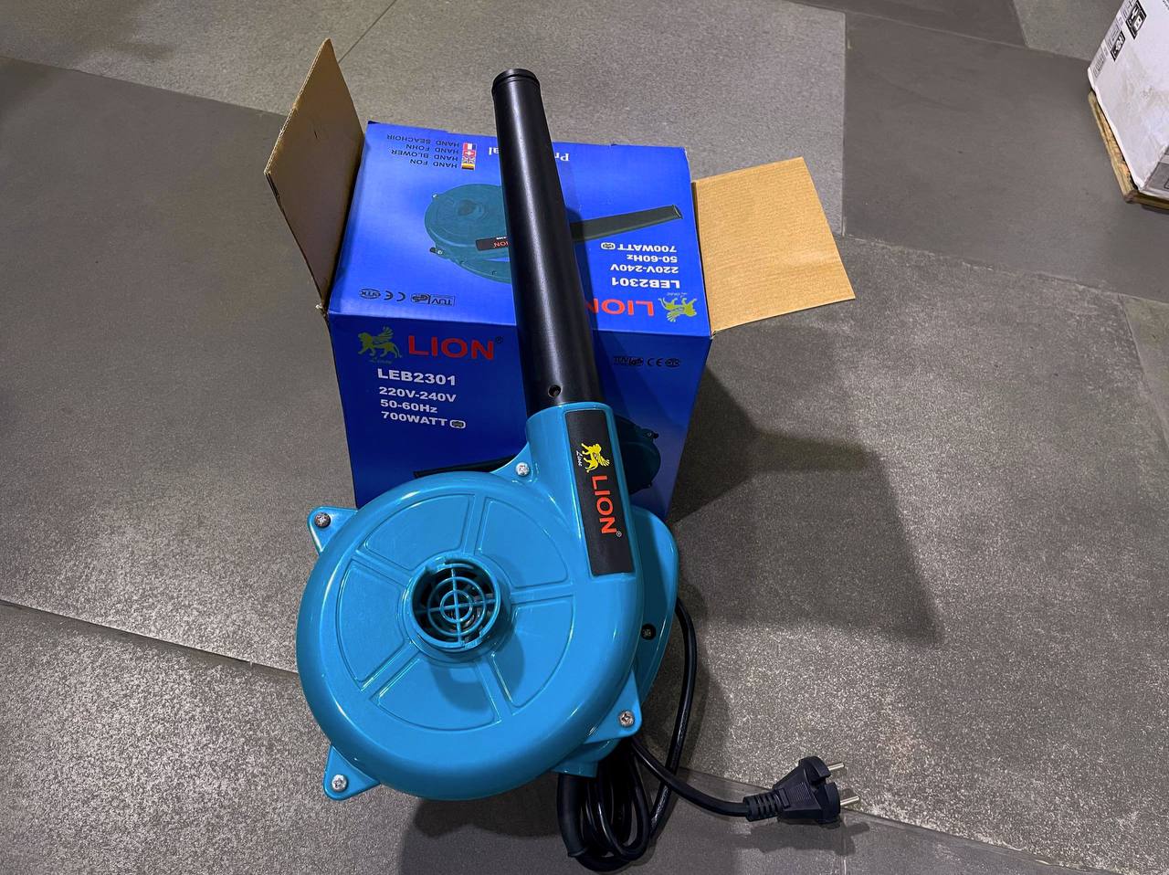 LION 6018230 700WATT HAND BLOWER
