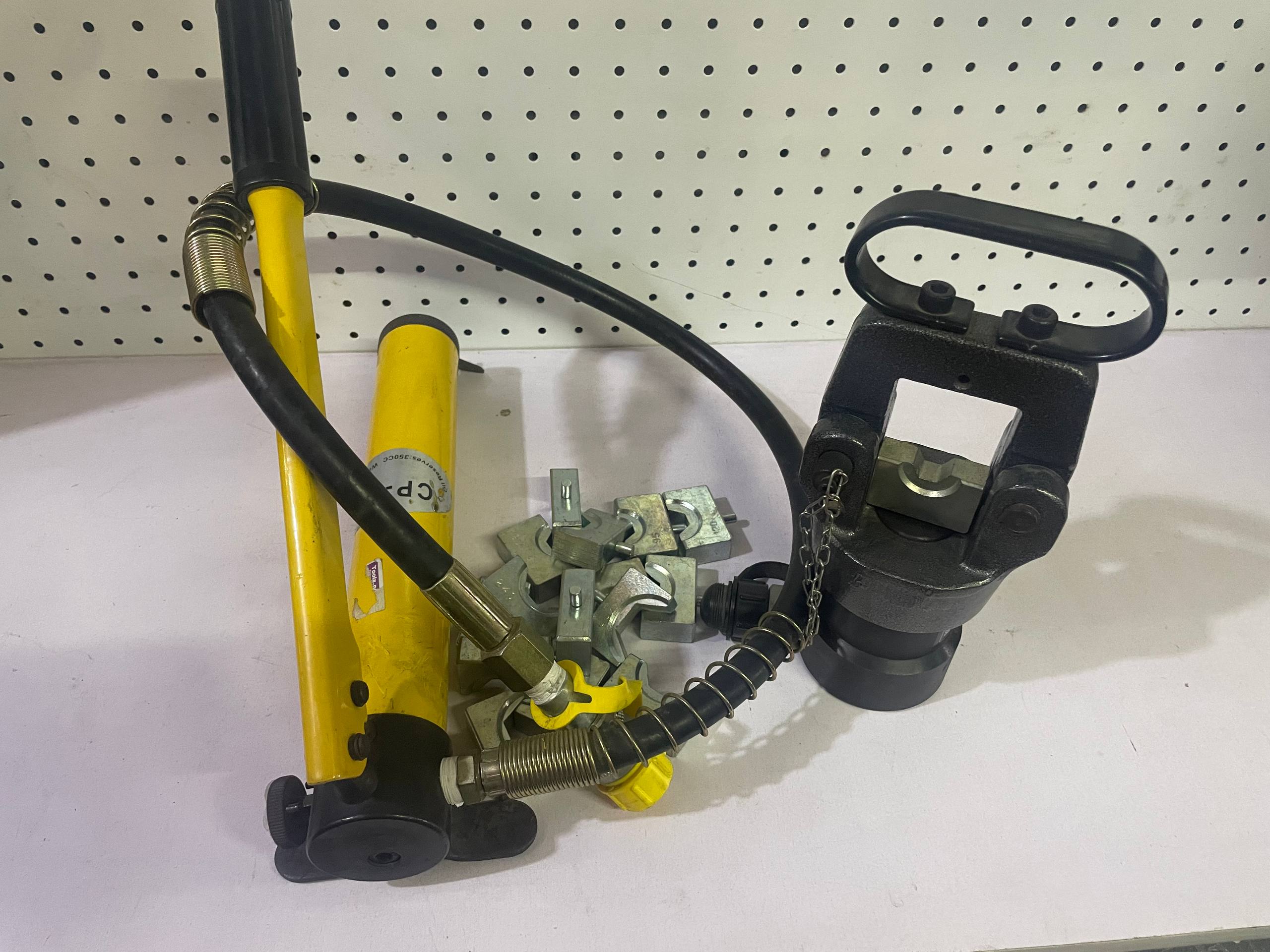 CP-180 350CC HYDRAULIC HAND PUMP WITH 70-400 SQ.MM SEPARABLE CRIMPING TOOLS