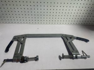 GT TOOLS BIG  2.5/16″- 4.3/4″ VALVE SPRING COMPRESSOR