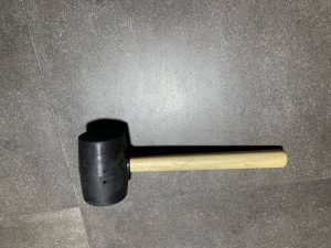 1kG RUBBER MALLET HAMMER-BLACK HEAD WITH WOODEN HANDLE