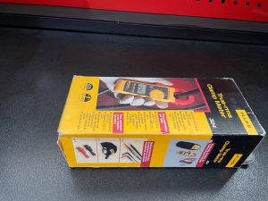 FLUKE 324 600V AC/DC TRUE-RMS CLAMP METER