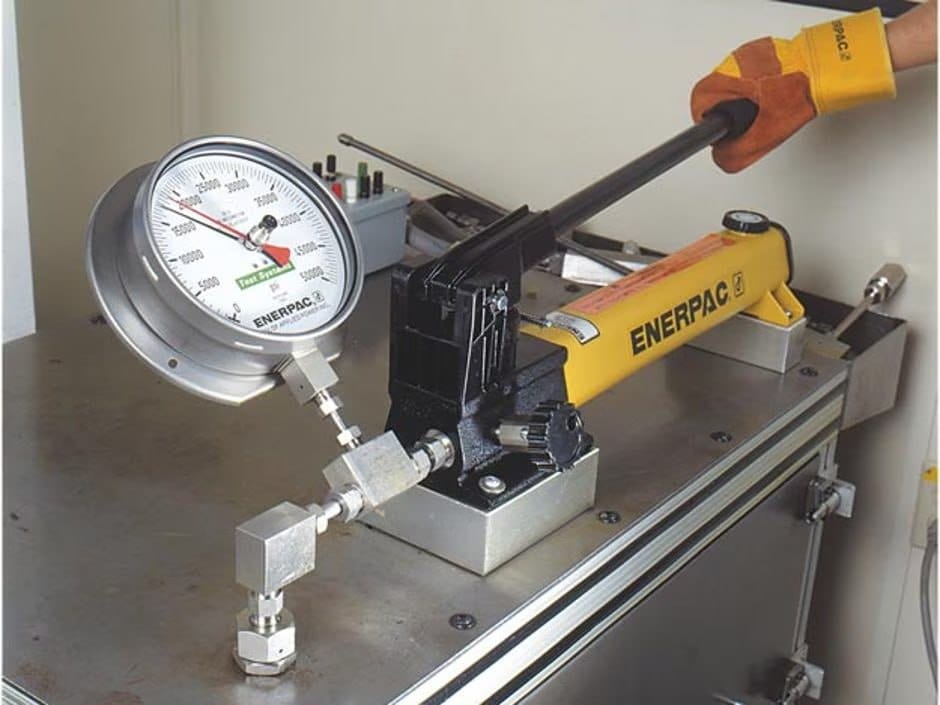 ENERPAC P2282 40000PSI ULTRA-HIGH PRESSURE TEST PUMP SET - Image 5